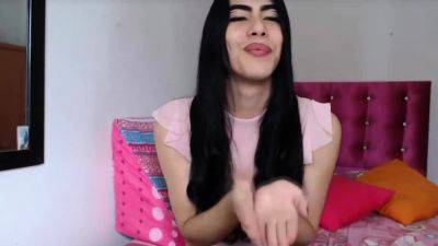 Tranny had fun playing with her Dick. - drtvid.com
