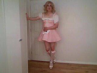 Pink sissy maid's outfit and no panties - ashemaletube.com
